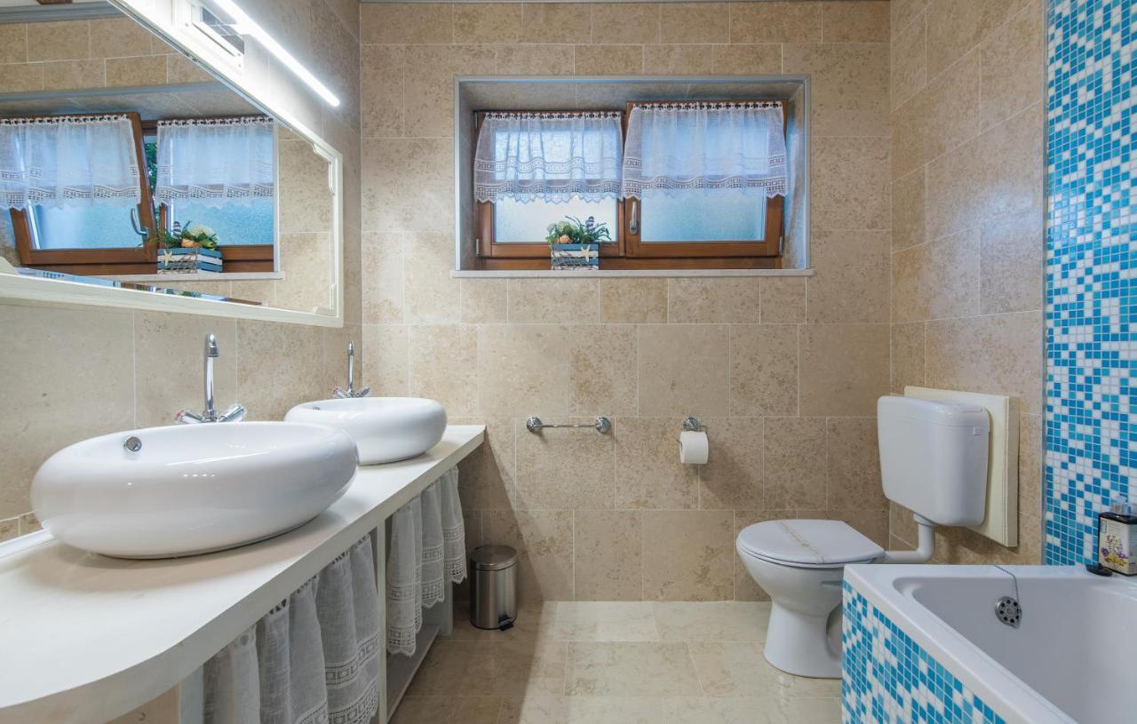 Family Villa Lipica With Private Pool And Jacuzzi Pazin Exterior foto